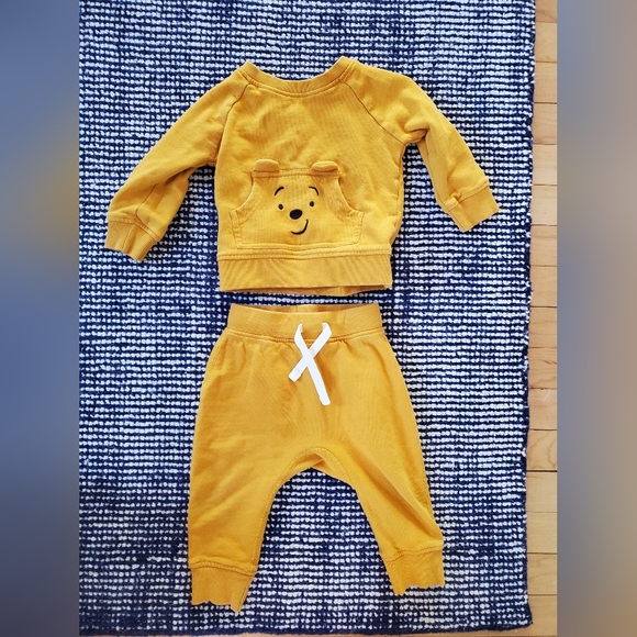 Hanna Andersson Disney Winnie the Poo Baby Wiggle Set in French Terry 18-24 mos - Picture 1 of 2
